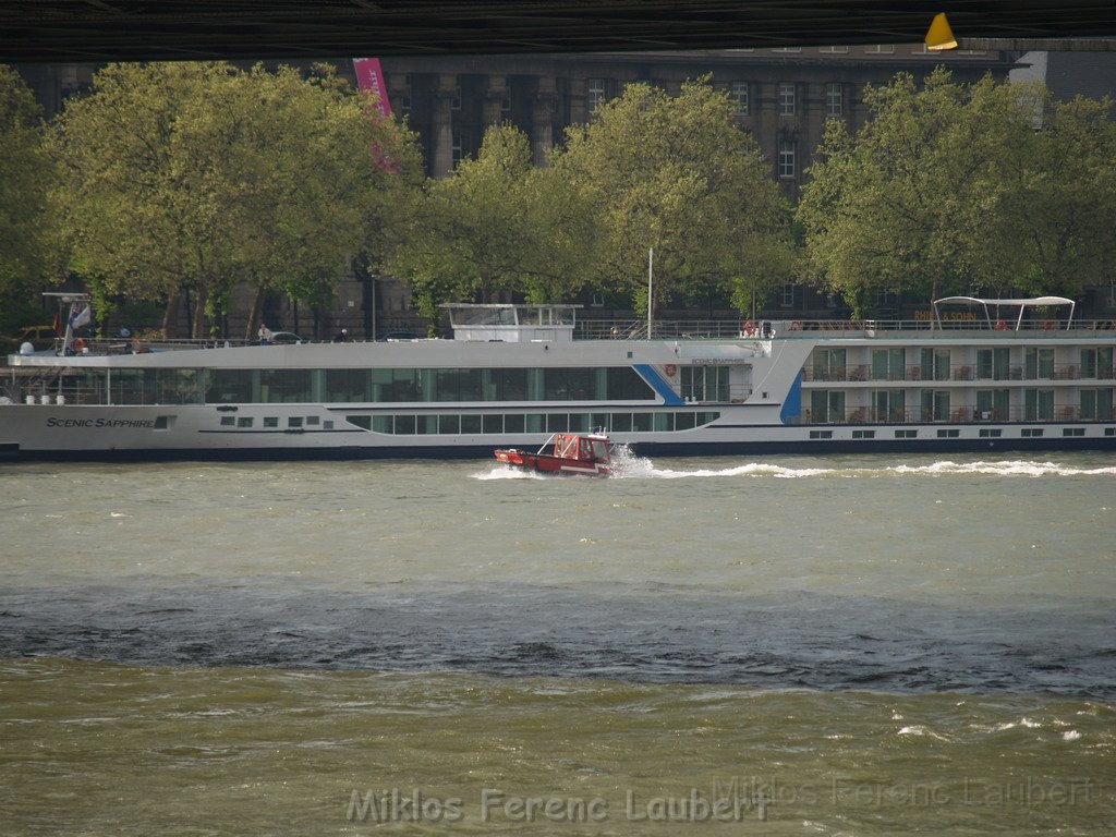 Uebungsfahrt Loeschboot und Ursula P63.JPG